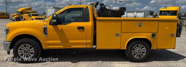 image for item EJ4780 2019 Ford F350 Super Duty utility bed pickup truck