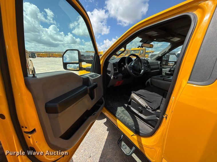 image for item EJ4780 2019 Ford F350 Super Duty utility bed pickup truck