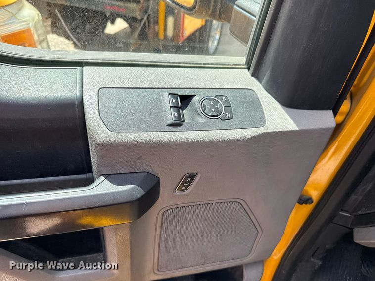 image for item EJ4780 2019 Ford F350 Super Duty utility bed pickup truck