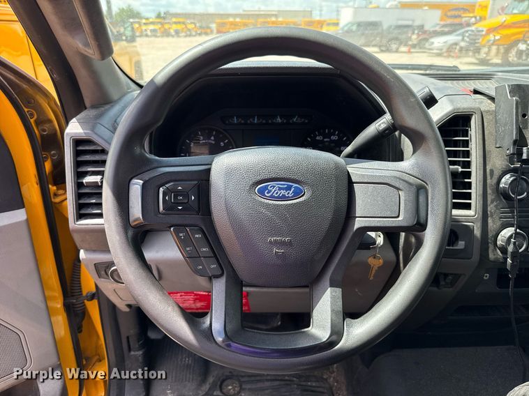 image for item EJ4780 2019 Ford F350 Super Duty utility bed pickup truck