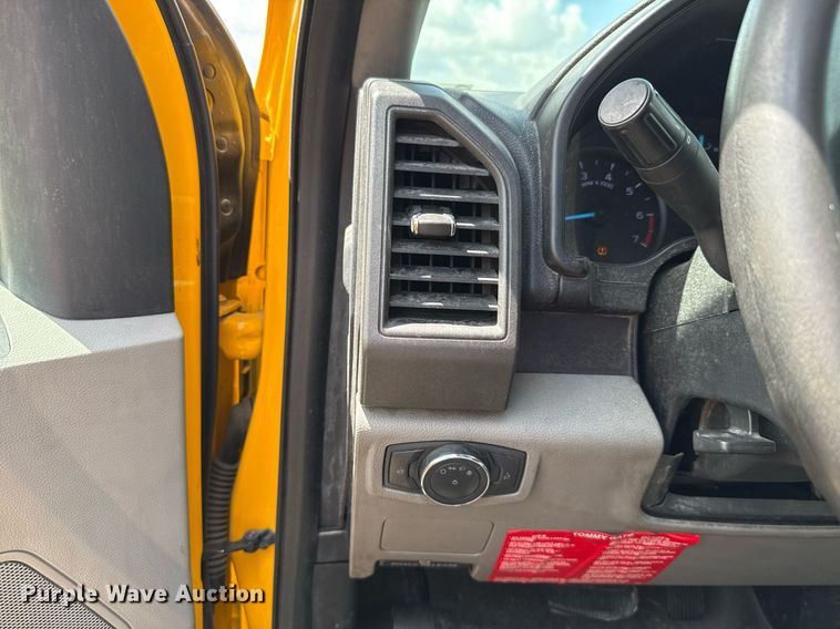 image for item EJ4780 2019 Ford F350 Super Duty utility bed pickup truck