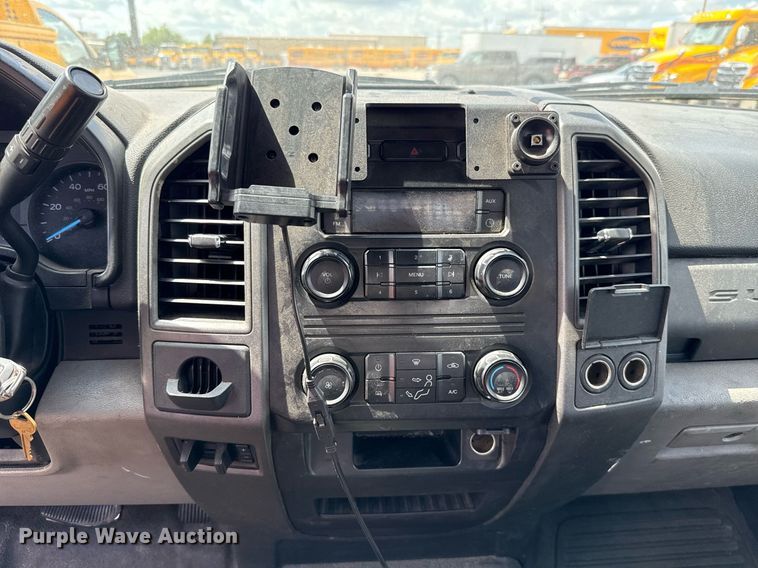 image for item EJ4780 2019 Ford F350 Super Duty utility bed pickup truck