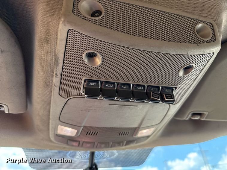 image for item EJ4780 2019 Ford F350 Super Duty utility bed pickup truck