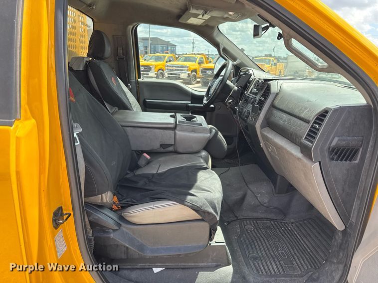 image for item EJ4780 2019 Ford F350 Super Duty utility bed pickup truck