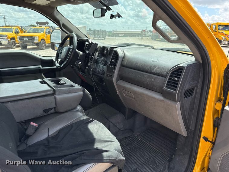 image for item EJ4780 2019 Ford F350 Super Duty utility bed pickup truck