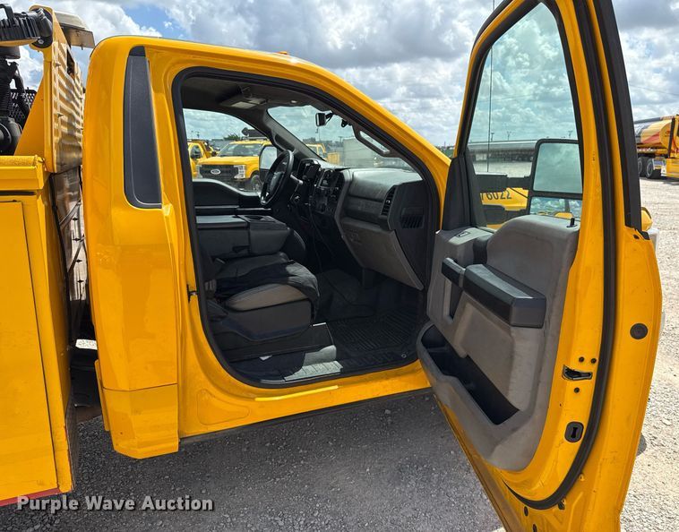 image for item EJ4780 2019 Ford F350 Super Duty utility bed pickup truck