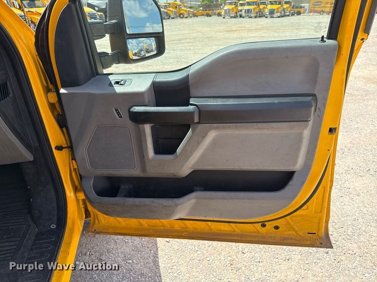 image for item EJ4780 2019 Ford F350 Super Duty utility bed pickup truck