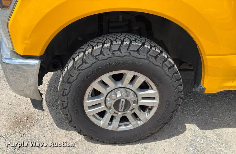 image for item EJ4780 2019 Ford F350 Super Duty utility bed pickup truck