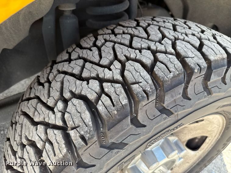 image for item EJ4780 2019 Ford F350 Super Duty utility bed pickup truck