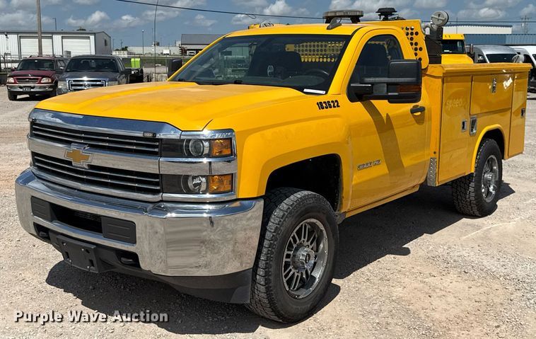 image for item EJ4781 2017 Chevrolet Silverado 3500HD utility bed pickup truck