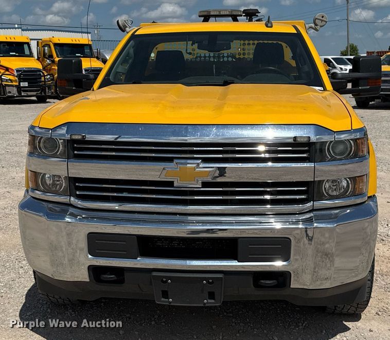 image for item EJ4781 2017 Chevrolet Silverado 3500HD utility bed pickup truck