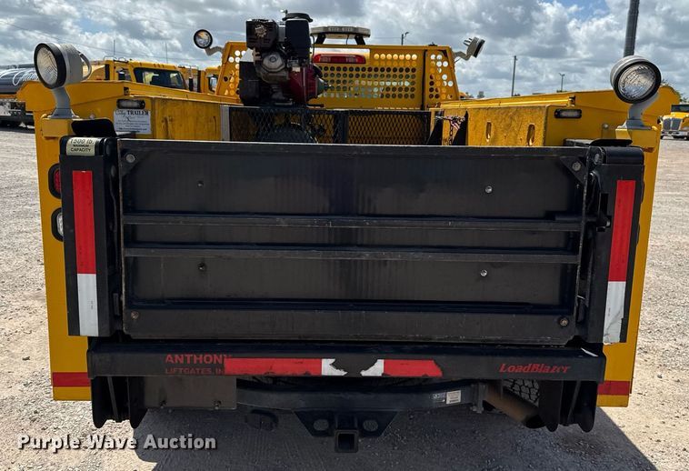 image for item EJ4781 2017 Chevrolet Silverado 3500HD utility bed pickup truck