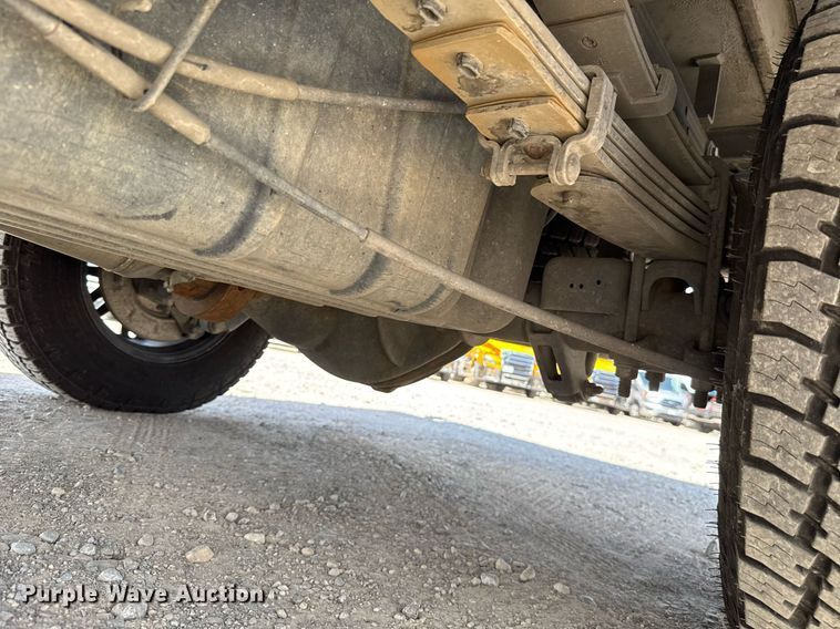 image for item EJ4781 2017 Chevrolet Silverado 3500HD utility bed pickup truck