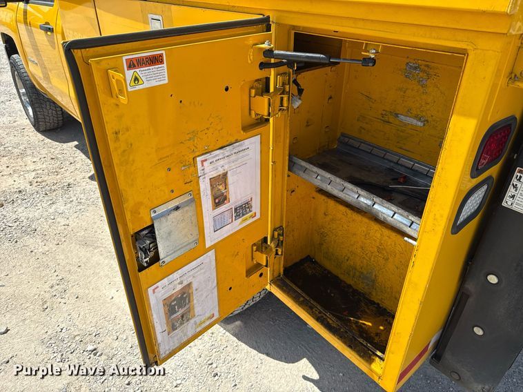 image for item EJ4781 2017 Chevrolet Silverado 3500HD utility bed pickup truck