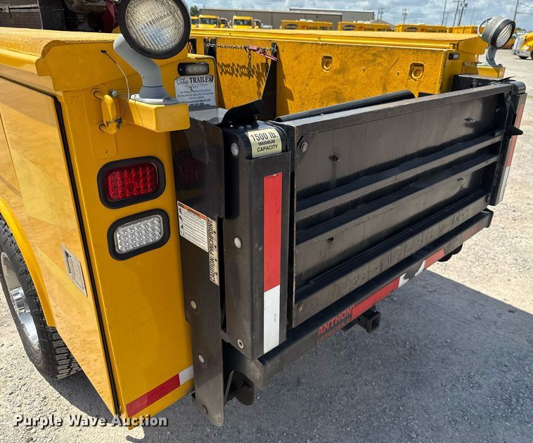 image for item EJ4781 2017 Chevrolet Silverado 3500HD utility bed pickup truck