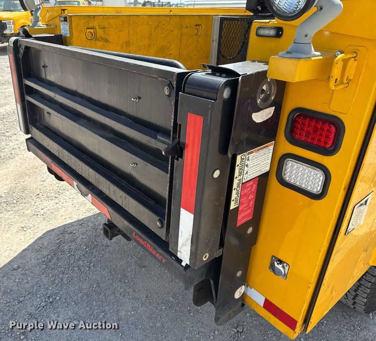 image for item EJ4781 2017 Chevrolet Silverado 3500HD utility bed pickup truck