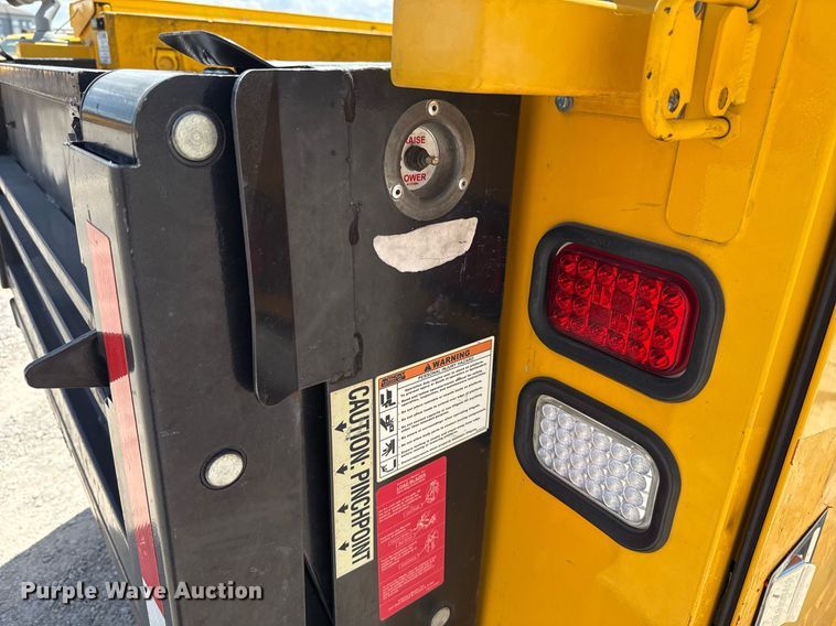 image for item EJ4781 2017 Chevrolet Silverado 3500HD utility bed pickup truck