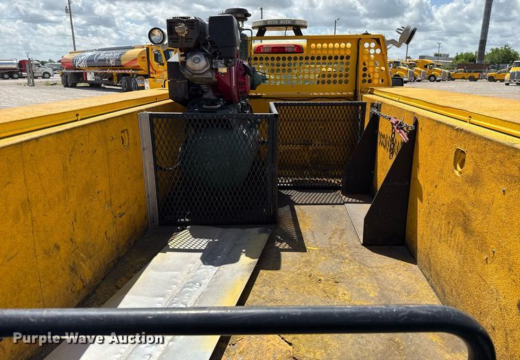 image for item EJ4781 2017 Chevrolet Silverado 3500HD utility bed pickup truck