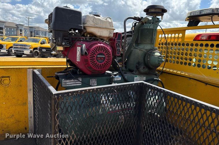 image for item EJ4781 2017 Chevrolet Silverado 3500HD utility bed pickup truck