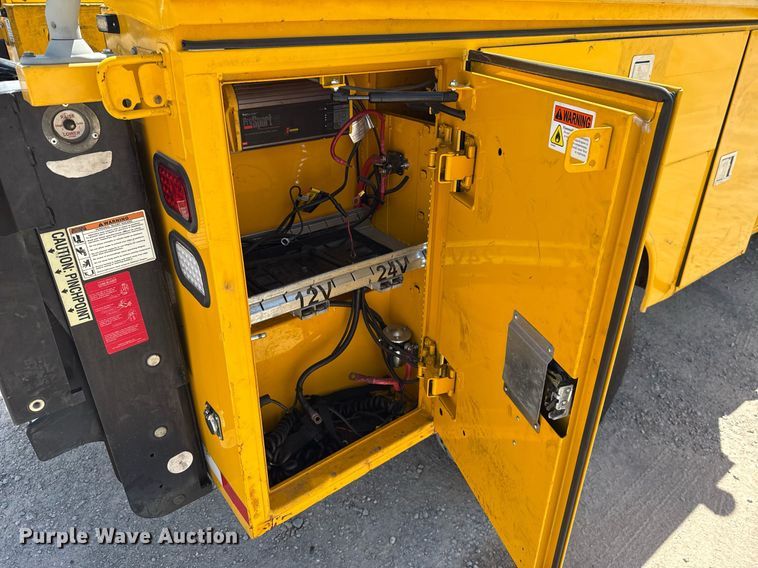 image for item EJ4781 2017 Chevrolet Silverado 3500HD utility bed pickup truck