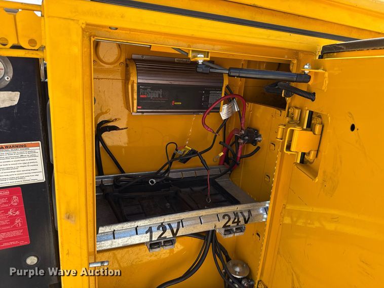 image for item EJ4781 2017 Chevrolet Silverado 3500HD utility bed pickup truck