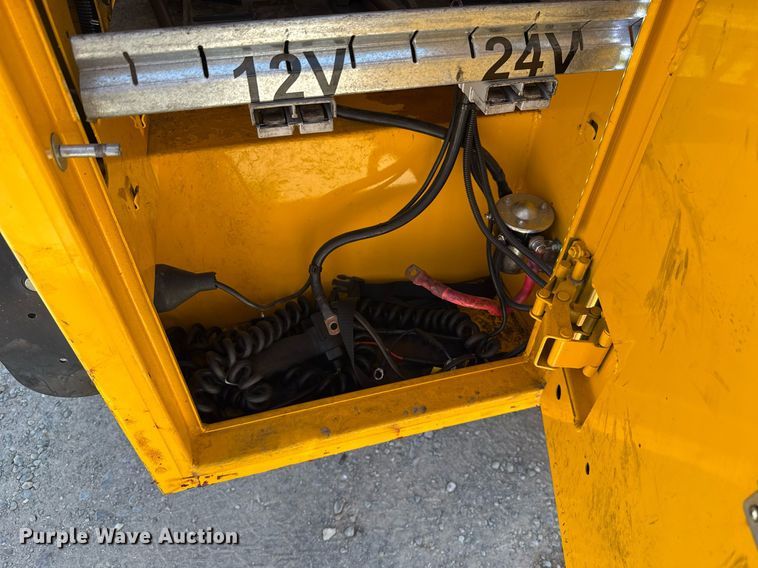 image for item EJ4781 2017 Chevrolet Silverado 3500HD utility bed pickup truck