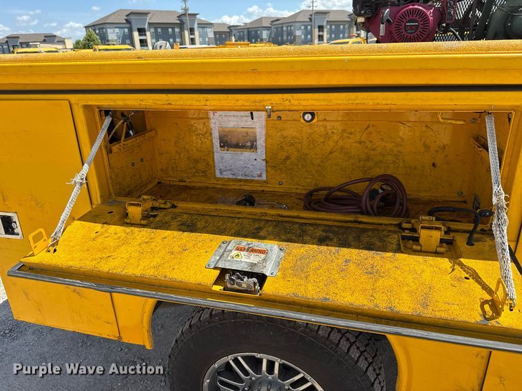 image for item EJ4781 2017 Chevrolet Silverado 3500HD utility bed pickup truck