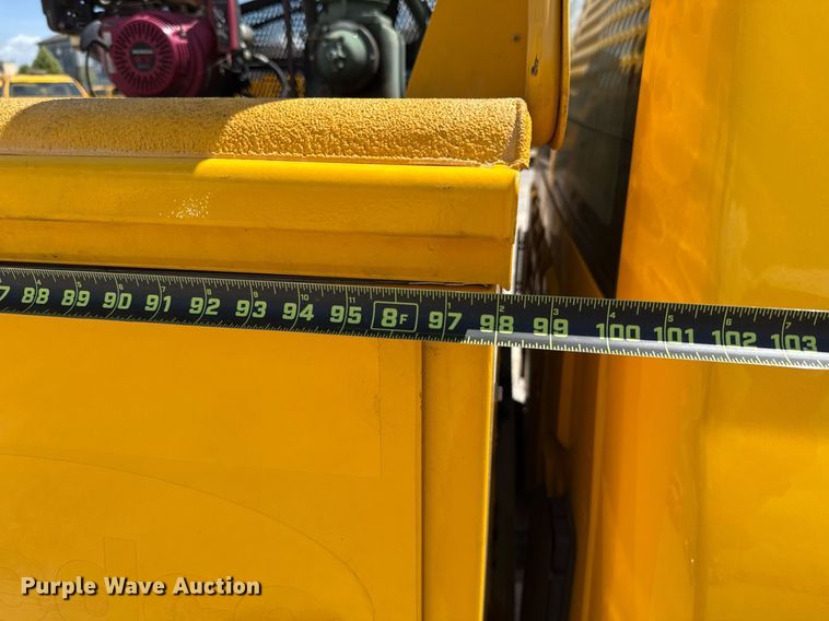 image for item EJ4781 2017 Chevrolet Silverado 3500HD utility bed pickup truck