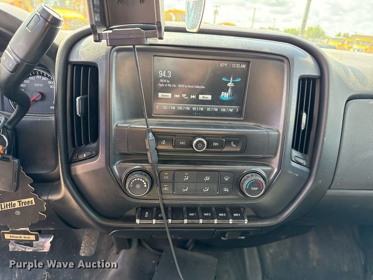 image for item EJ4781 2017 Chevrolet Silverado 3500HD utility bed pickup truck