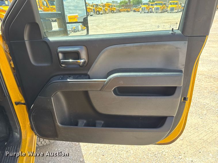 image for item EJ4781 2017 Chevrolet Silverado 3500HD utility bed pickup truck