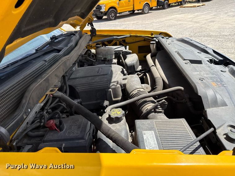 image for item EJ4781 2017 Chevrolet Silverado 3500HD utility bed pickup truck