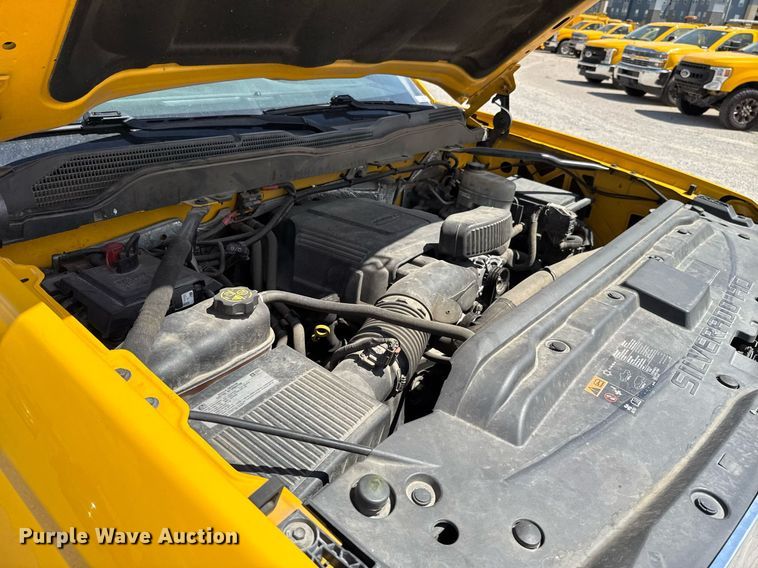 image for item EJ4781 2017 Chevrolet Silverado 3500HD utility bed pickup truck