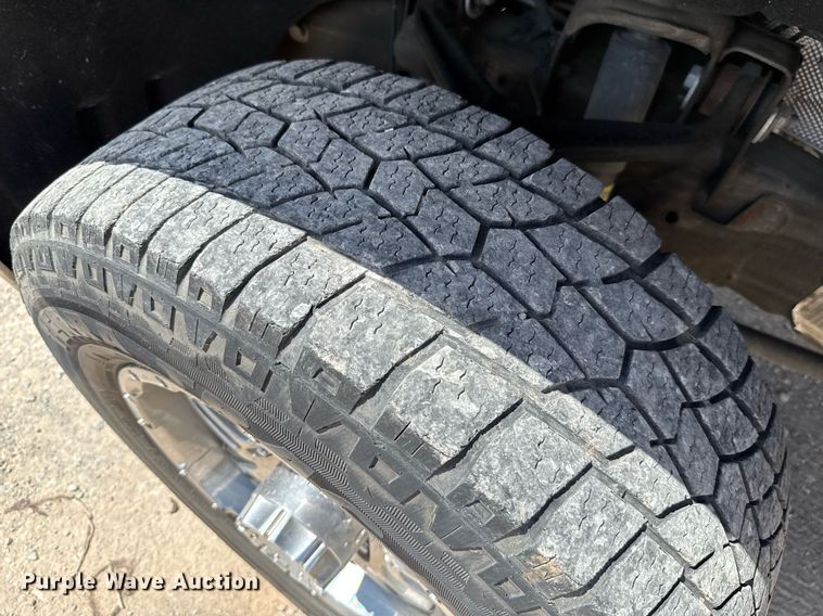 image for item EJ4781 2017 Chevrolet Silverado 3500HD utility bed pickup truck