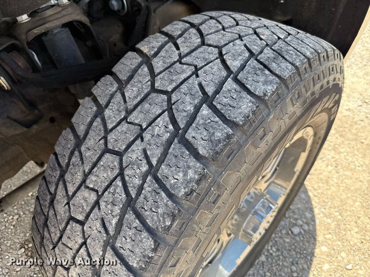 image for item EJ4781 2017 Chevrolet Silverado 3500HD utility bed pickup truck