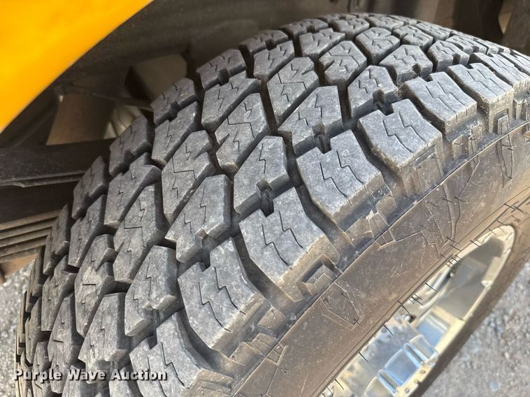 image for item EJ4781 2017 Chevrolet Silverado 3500HD utility bed pickup truck