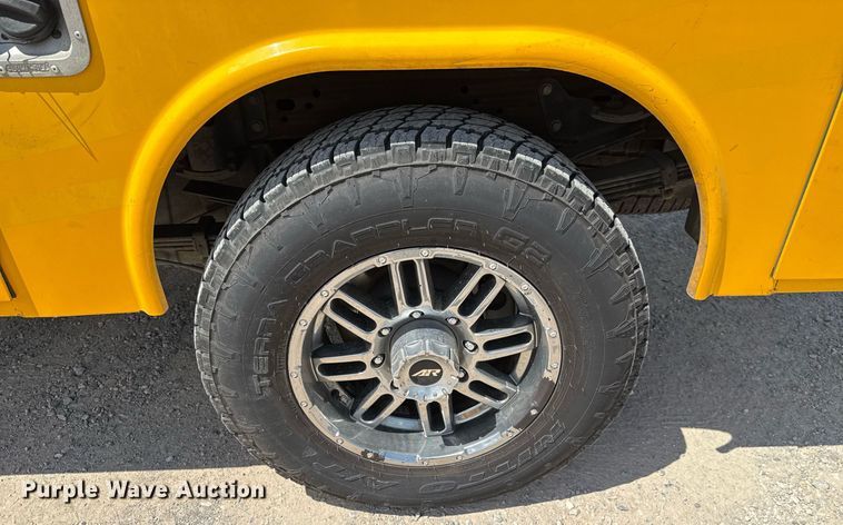 image for item EJ4781 2017 Chevrolet Silverado 3500HD utility bed pickup truck