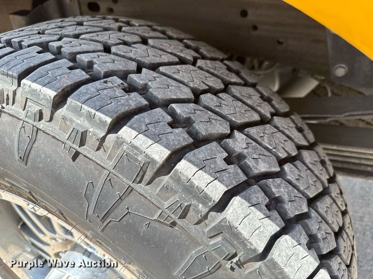 image for item EJ4781 2017 Chevrolet Silverado 3500HD utility bed pickup truck