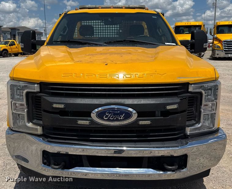 image for item EJ4782 2019 Ford F350 Super Duty utility bed pickup truck