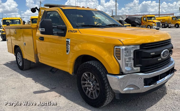 image for item EJ4782 2019 Ford F350 Super Duty utility bed pickup truck