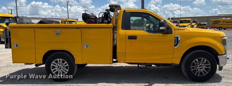 image for item EJ4782 2019 Ford F350 Super Duty utility bed pickup truck