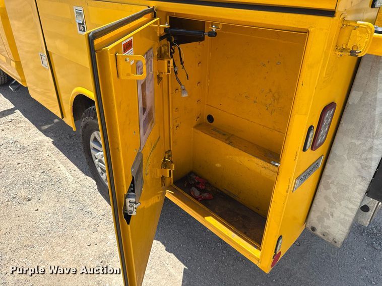 image for item EJ4782 2019 Ford F350 Super Duty utility bed pickup truck