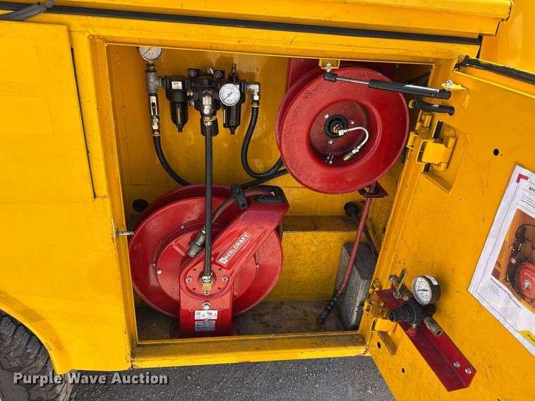 image for item EJ4782 2019 Ford F350 Super Duty utility bed pickup truck