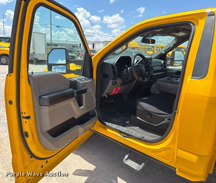 image for item EJ4782 2019 Ford F350 Super Duty utility bed pickup truck