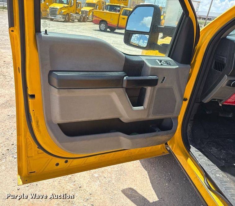 image for item EJ4782 2019 Ford F350 Super Duty utility bed pickup truck