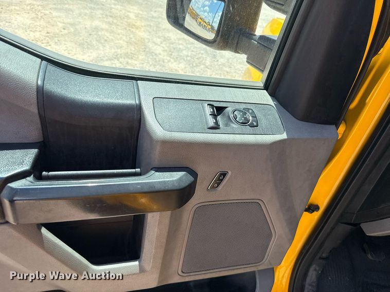 image for item EJ4782 2019 Ford F350 Super Duty utility bed pickup truck