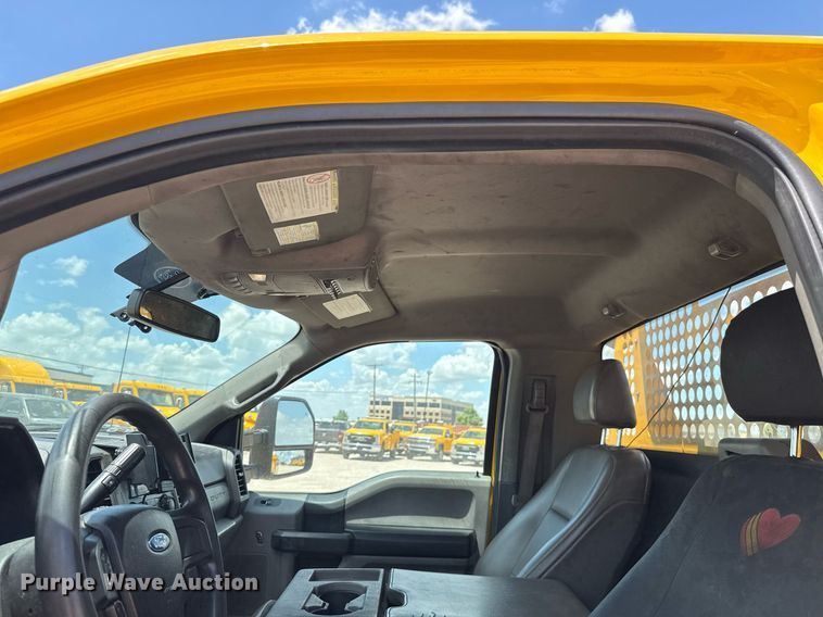 image for item EJ4782 2019 Ford F350 Super Duty utility bed pickup truck