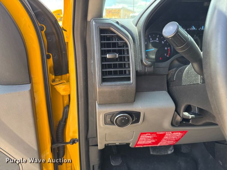 image for item EJ4782 2019 Ford F350 Super Duty utility bed pickup truck