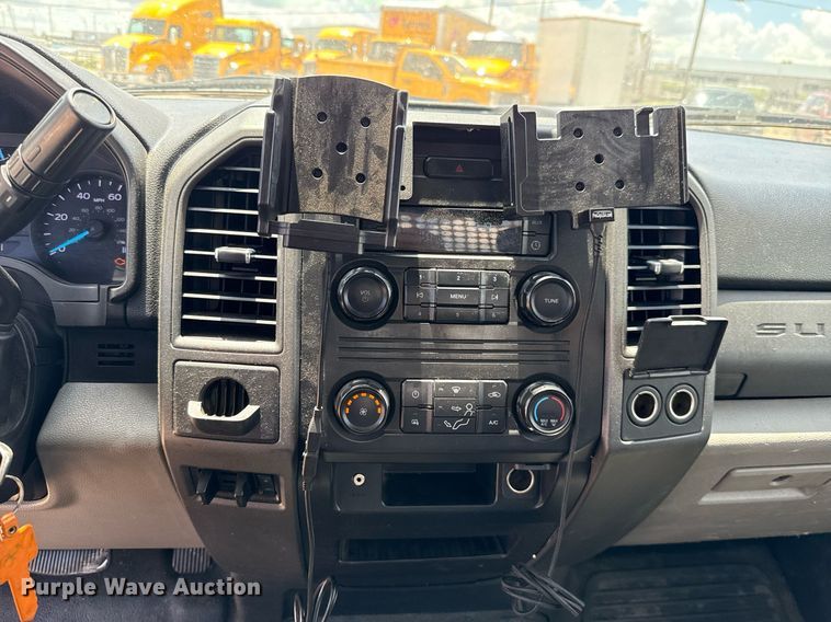 image for item EJ4782 2019 Ford F350 Super Duty utility bed pickup truck