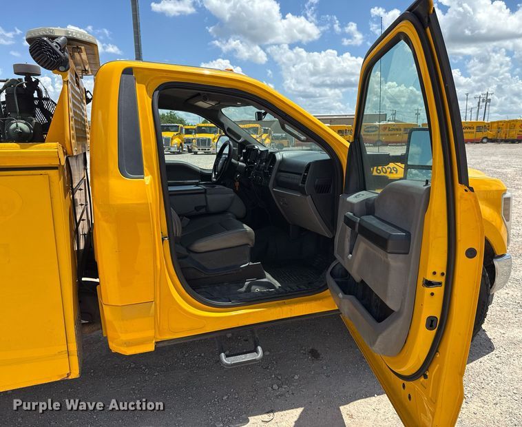 image for item EJ4782 2019 Ford F350 Super Duty utility bed pickup truck