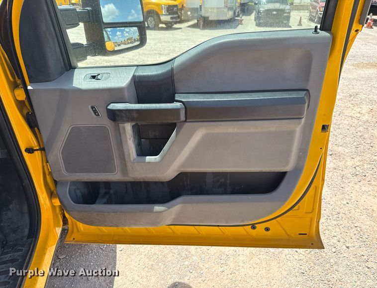 image for item EJ4782 2019 Ford F350 Super Duty utility bed pickup truck